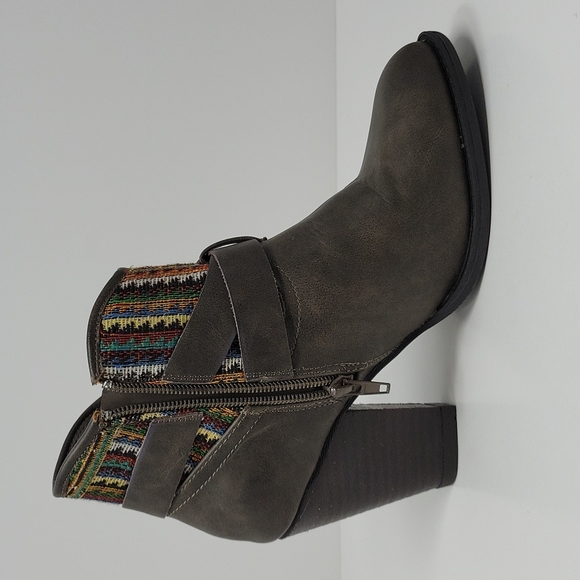 Womens XOXO Kori's Aztec Heels, Size 7.5 - New Without Box - Picture 8 of 12